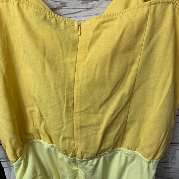 NWT PrettyLittleThing Lemon Woven Pleat Bodysuit - Picture 5 of 8
